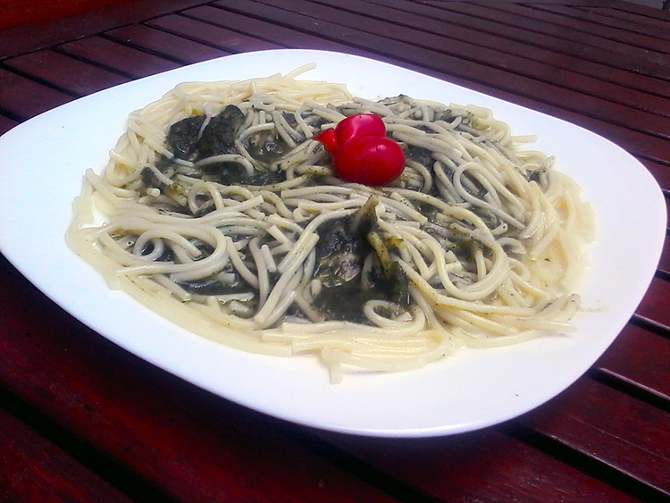 Spaghetti with Green Sauce