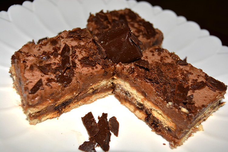 Sri Lankan Eggless Chocolate Biscuit Pudding {No Bake Chocolate Cookie Cake}  - The Flavor Bender